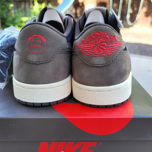 Travis Scott Lows 1s - Picture 4 of 7